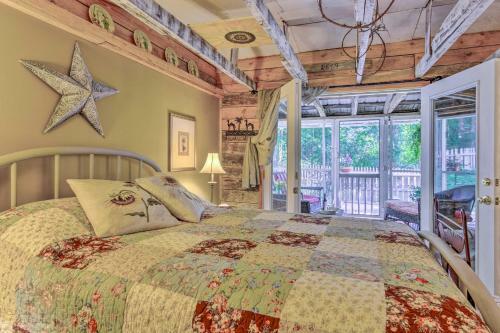The Country Cottage In Union Mills With Pool!