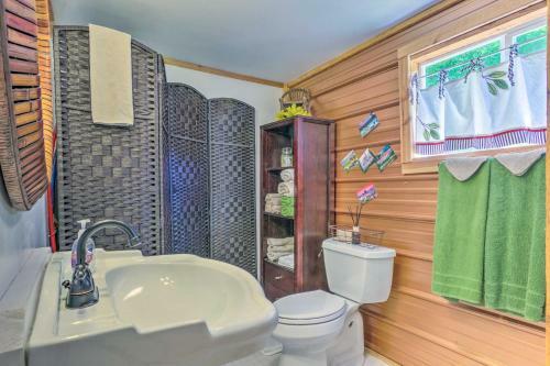 The Country Cottage In Union Mills With Pool!