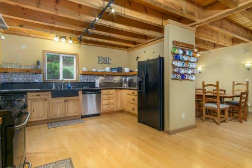 Newly Listed! Rustic Mountain Getaway Cabin In Waynesville, Nc
