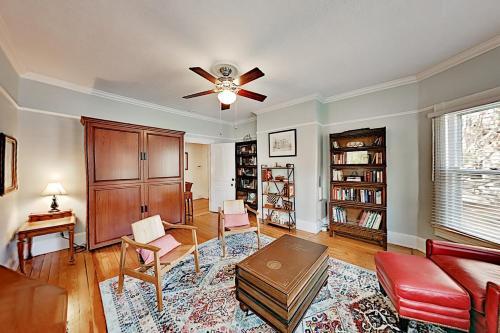 White Oak Manor