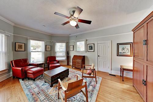White Oak Manor