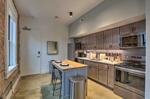 Apartamento Sleek Studio Near Dtwn Dining And Entertainment