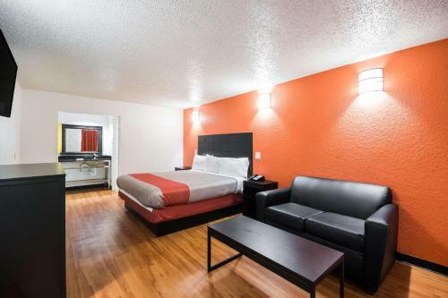 Motel New Six Inn And Suites