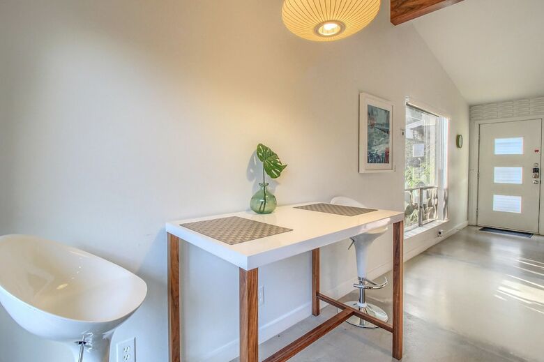 Travis Heights Modern I