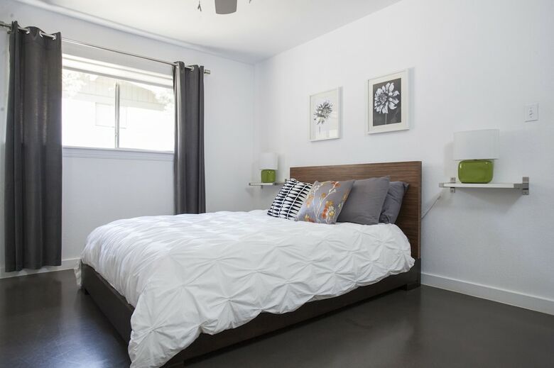 Travis Heights Modern I