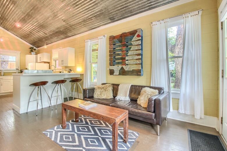 Travis Heights Modern I