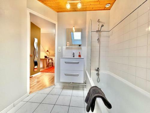 Apartamento Charmant Duplex Proche de La Gare, Parking Gratuit