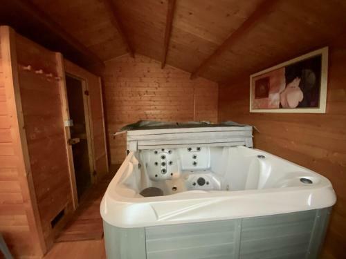 Groomi La Fabuleuse-villa Avec Piscine, Jacuzzi Et Sauna!