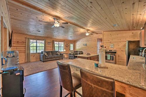 Quiet Fort Towson Cabin Deck And Fishing Dock!