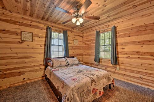 Quiet Fort Towson Cabin Deck And Fishing Dock!