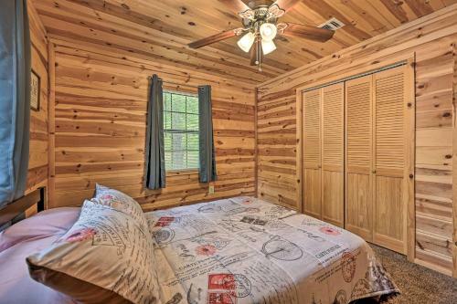 Quiet Fort Towson Cabin Deck And Fishing Dock!