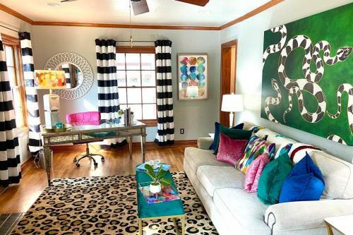 Villa Charming, 4b/3b; 5 Min Walk To Ou Stadium/campus!