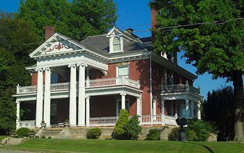 Bed & Breakfast South Broadway Manor