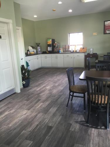 Lodge Americas Best Value Inn-norman