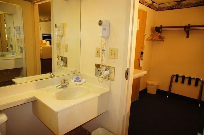 Lincoln Inn Express Hotel And Suites