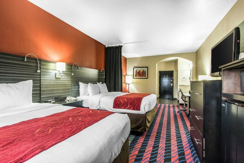 Hotel Comfort Suites Airport On Meridian