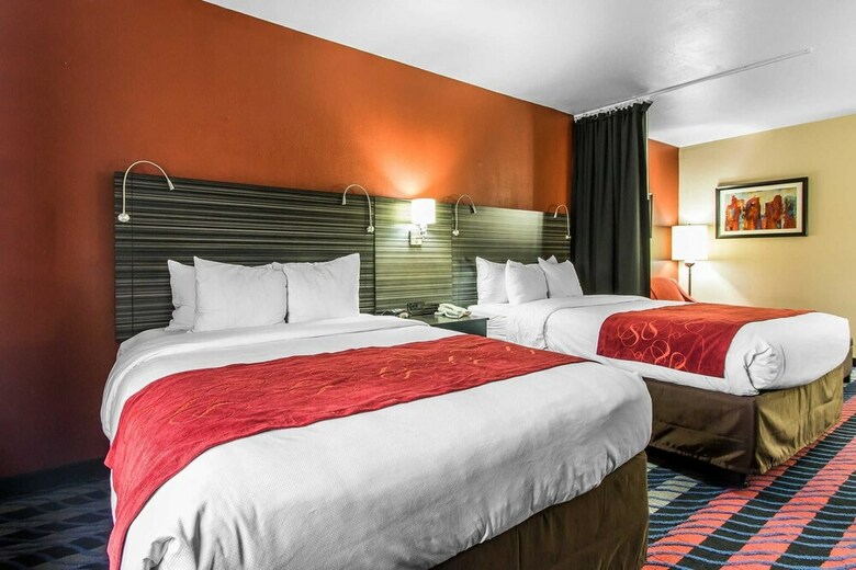 Hotel Comfort Suites Airport On Meridian