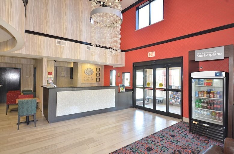 Hotel Comfort Suites Airport On Meridian