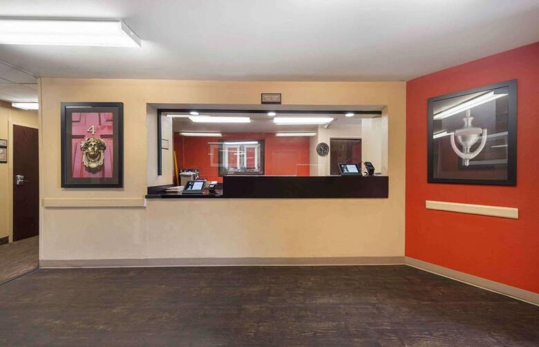 Hotel Suburban Studios