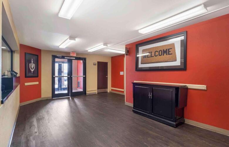 Hotel Suburban Studios