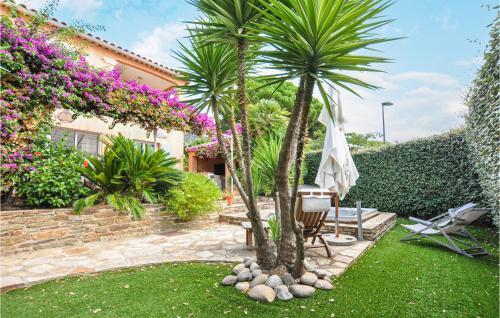 Nice Home In Le Lavandou With 3 Bedrooms