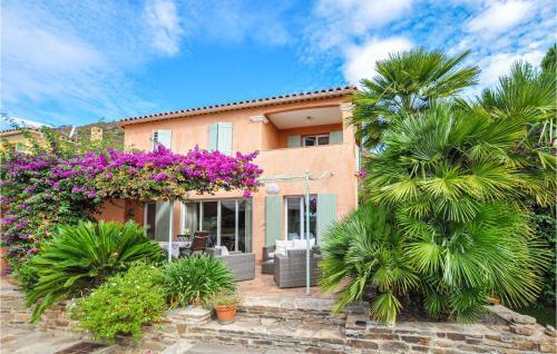 Nice Home In Le Lavandou With 3 Bedrooms