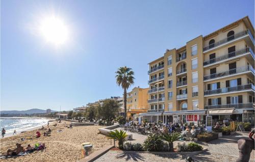 Nice Home In Le Lavandou With 3 Bedrooms
