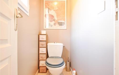 Nice Home In Le Lavandou With 3 Bedrooms
