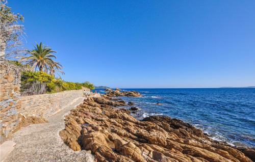 Nice Home In Le Lavandou With 3 Bedrooms
