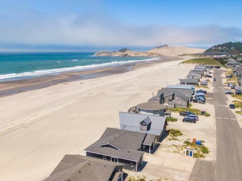 The Beach House! Fantastic Oceanfront Location, Gated Community