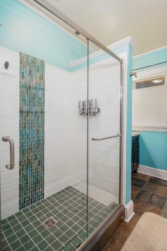 New Secluded Patio Villa Right By All The Action!