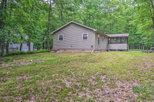 Rustic Poconos Retreat With Grill, 1 Mi To Lake
