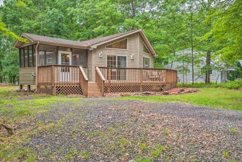 Rustic Poconos Retreat With Grill, 1 Mi To Lake