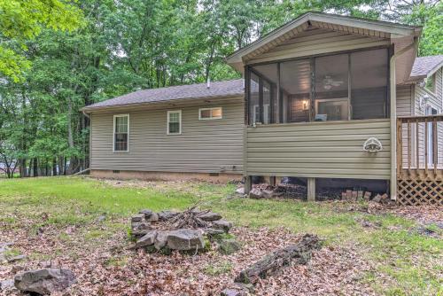 Rustic Poconos Retreat With Grill, 1 Mi To Lake
