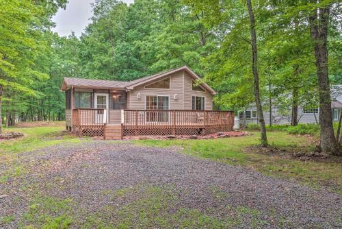 Rustic Poconos Retreat With Grill, 1 Mi To Lake