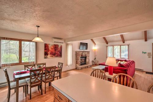 Rustic Poconos Home With Grill, Steps To Beach!