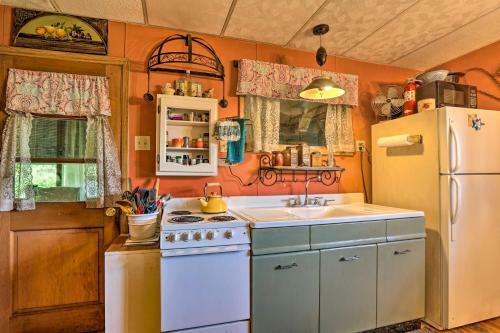 Wee Humble Cottage With Area Hunting And Canoeing!