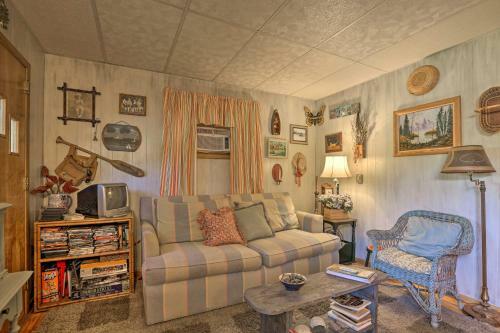 Wee Humble Cottage With Area Hunting And Canoeing!