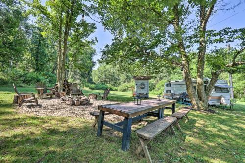 Wee Humble Cottage With Area Hunting And Canoeing!