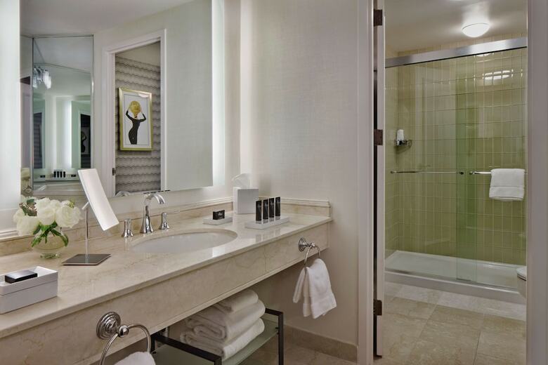 Hotel The Logan