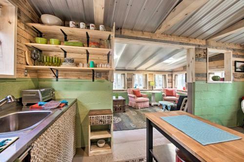 Creekside Stoney Cabin With 180 Ft Of River Frontage