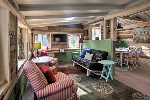 Creekside Stoney Cabin With 180 Ft Of River Frontage