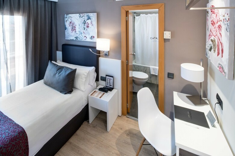 Hotel Catalonia Castellnou