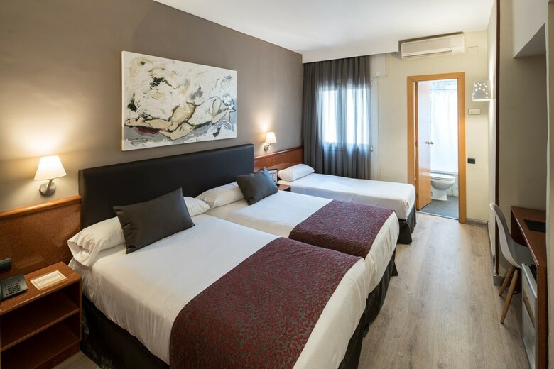 Hotel Catalonia Castellnou