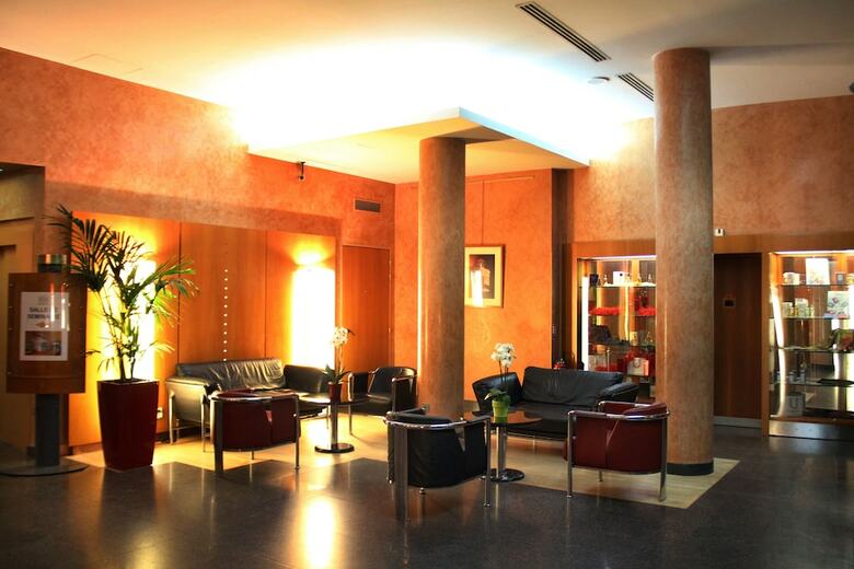 Hotel Opera Cadet