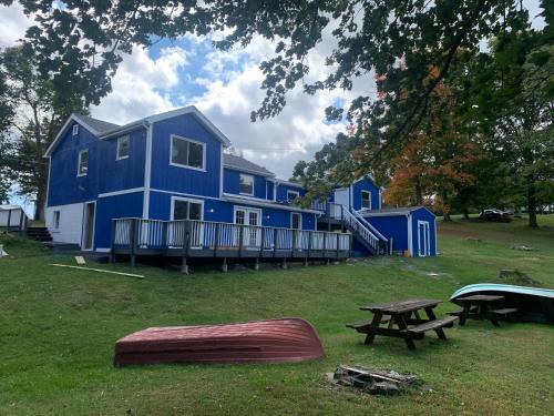 Lakeside Retreat Winter Wonderland Getaway!