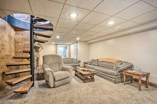 Indian Lake Retreat With Wet Bar And Covered Deck