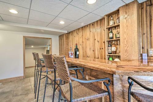 Indian Lake Retreat With Wet Bar And Covered Deck