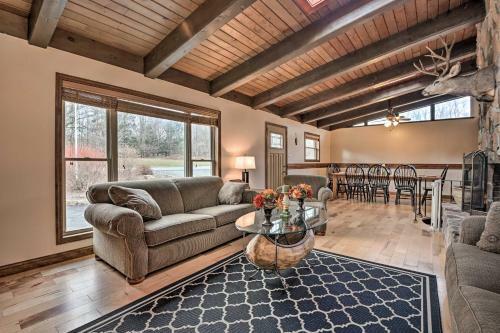 Indian Lake Retreat With Wet Bar And Covered Deck