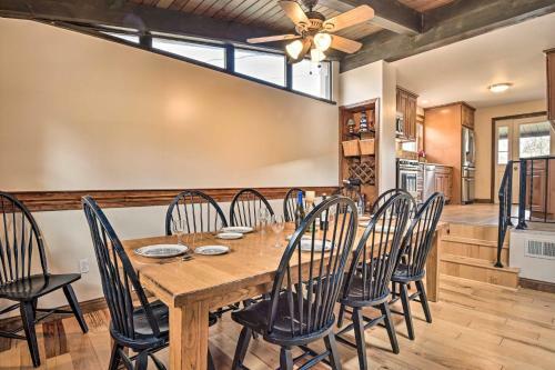 Indian Lake Retreat With Wet Bar And Covered Deck